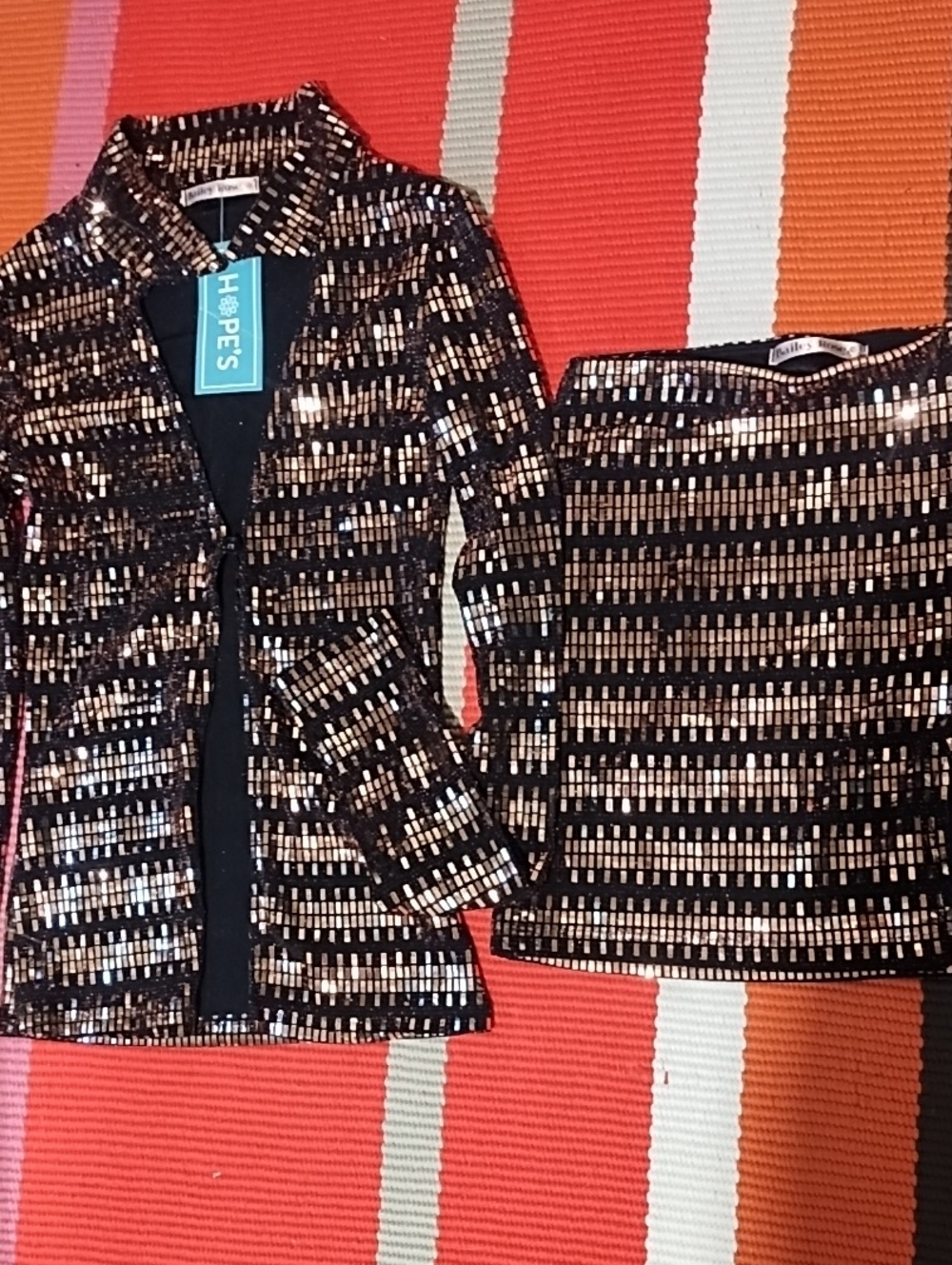 Hope's Bailey Rose NWT 2 Piece Jacket with Gold Sequin And Matching Skirt XS.